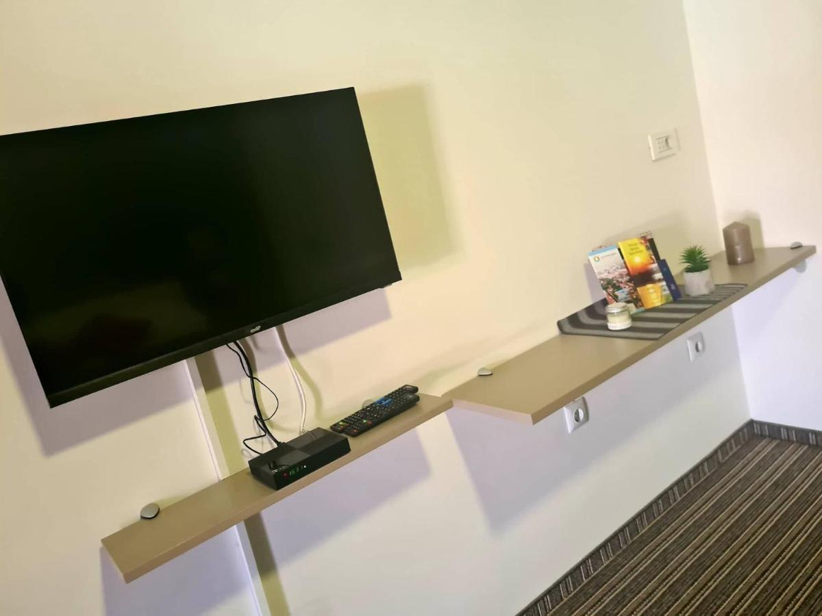 Bonitos, Sobe-Rooms 斯拉沃尼亚布罗德 外观 照片
