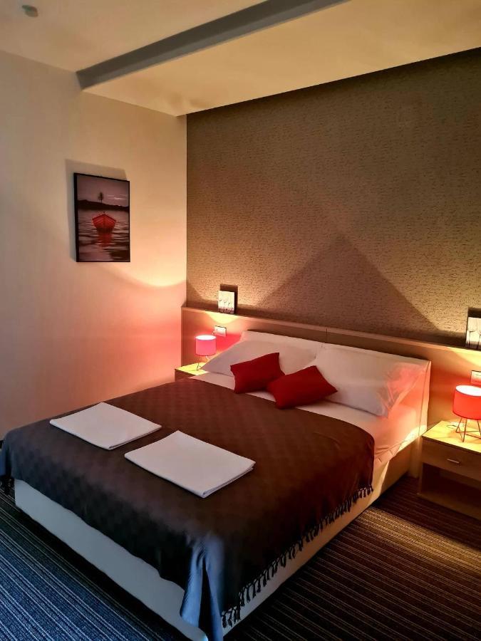 Bonitos, Sobe-Rooms 斯拉沃尼亚布罗德 外观 照片