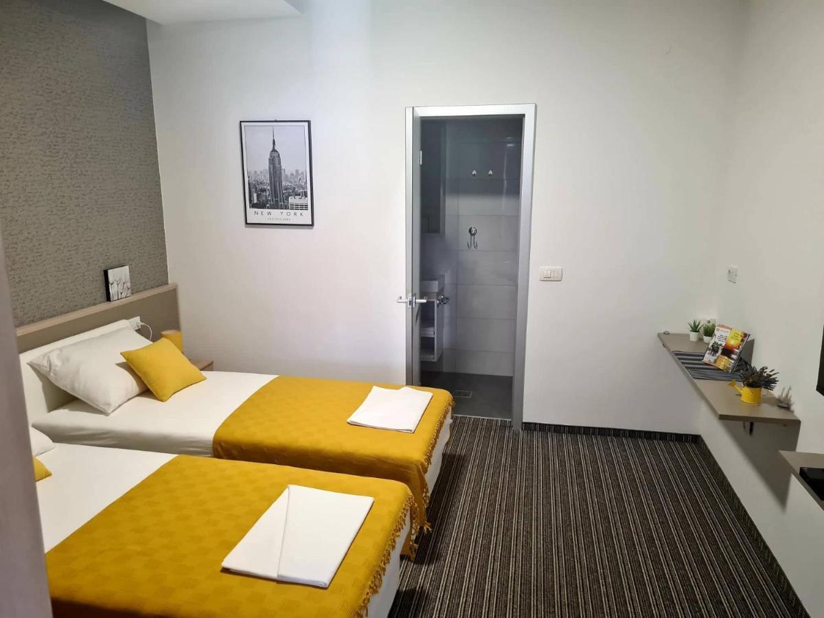 Bonitos, Sobe-Rooms 斯拉沃尼亚布罗德 外观 照片