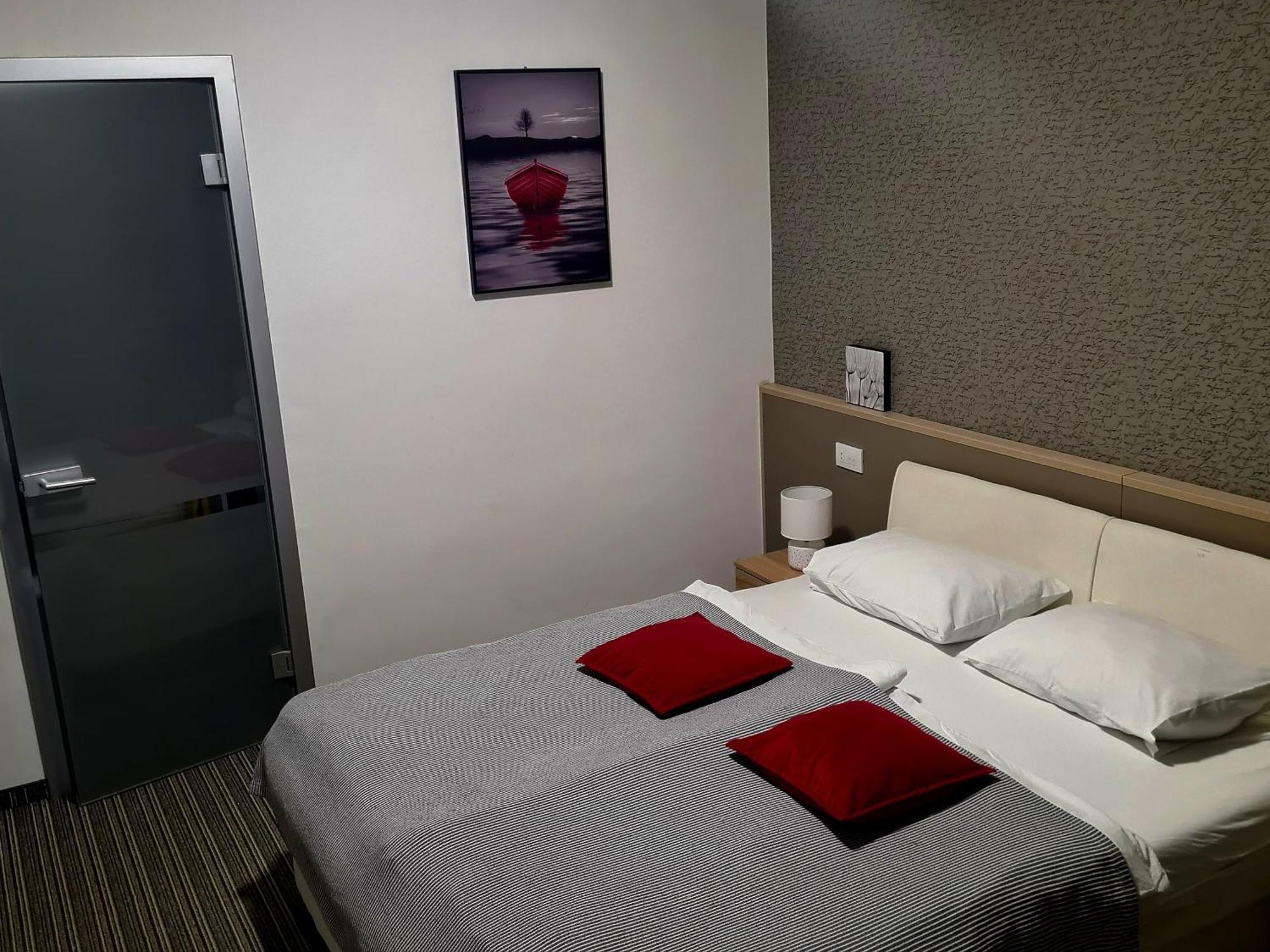 Bonitos, Sobe-Rooms 斯拉沃尼亚布罗德 客房 照片